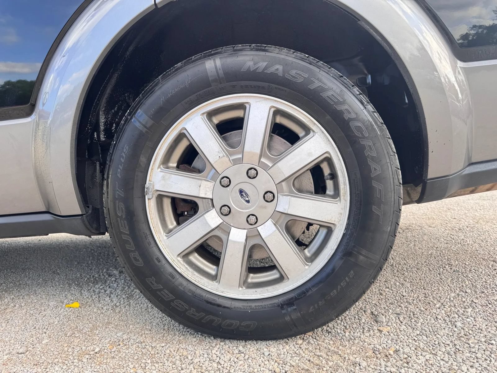 Used 2008 Ford Taurus X SEL FWD image 15
