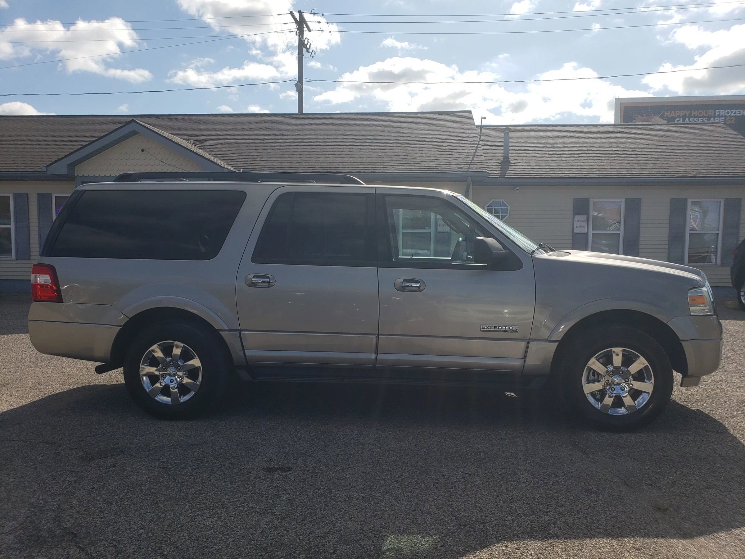 Used 2008 Ford Expedition EL XLT AWD/4WD image 6