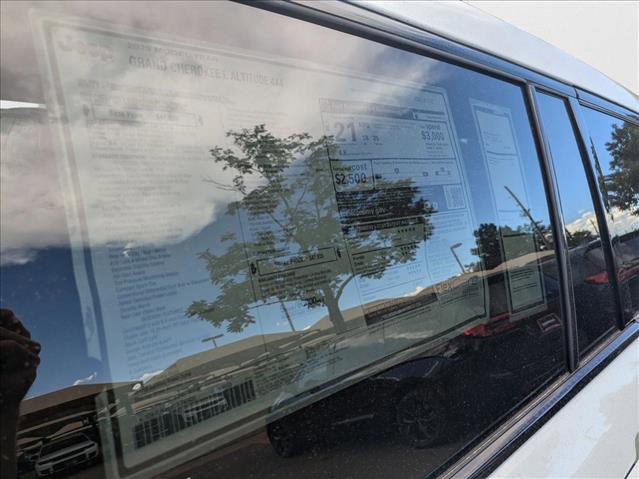 New 2025 Jeep Grand Cherokee L Laredo image 17