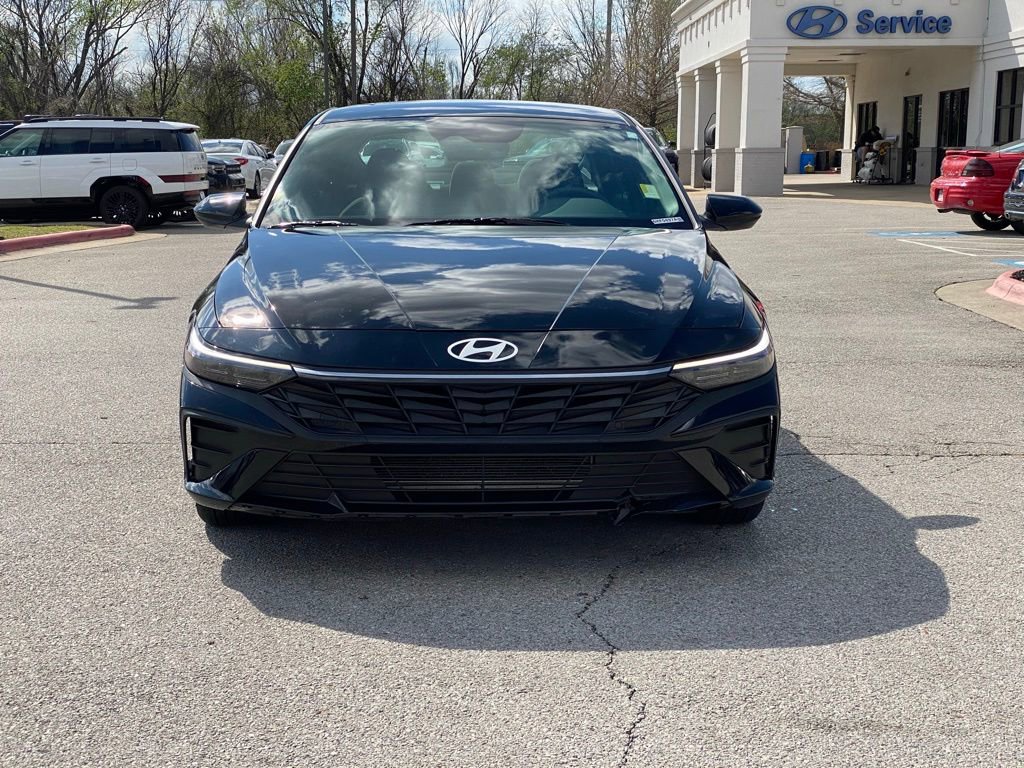 Used 2025 Hyundai Elantra Sport image 2