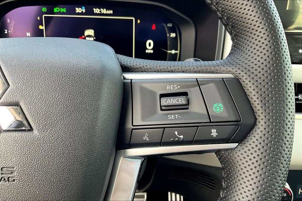 Used 2025 Mitsubishi Outlander SEL image 18