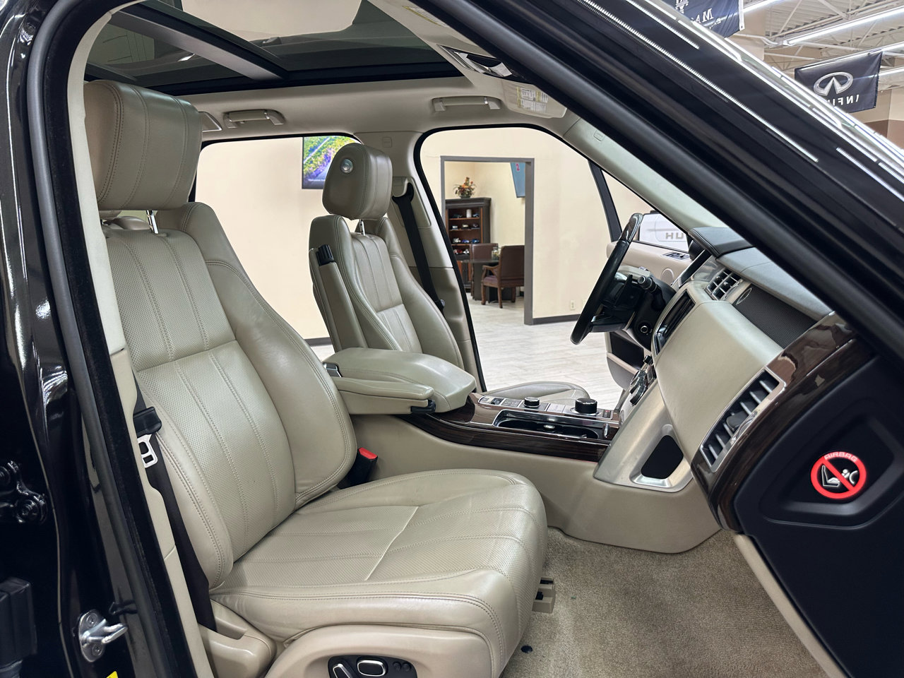 Used 2014 Land Rover Range Rover HSE image 43