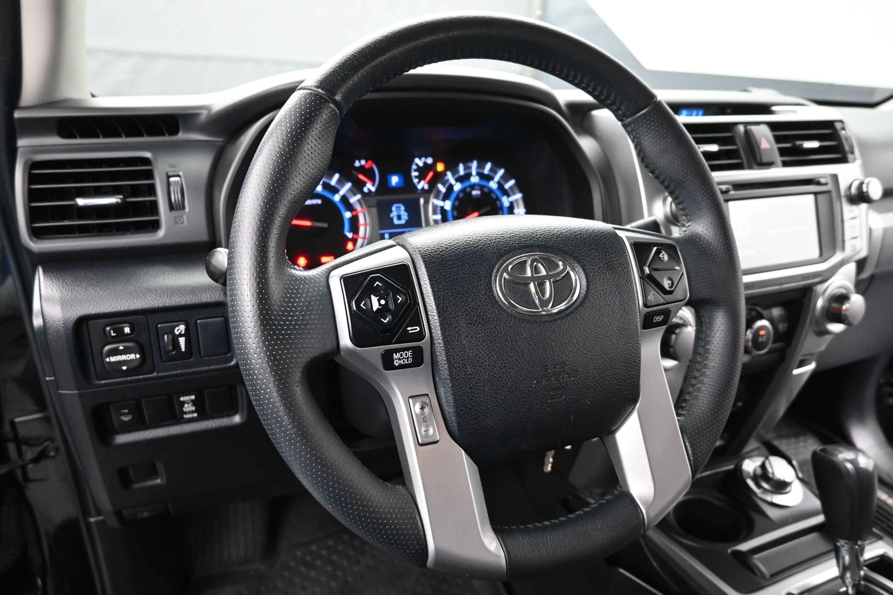 Used 2017 Toyota 4Runner SR5 AWD/4WD image 13