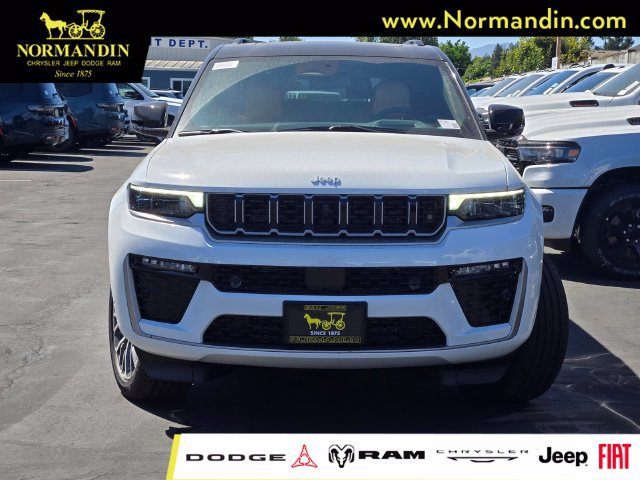 New 2026 Jeep Grand Cherokee Summit w/ Obsidian Package AWD/4WD image 2