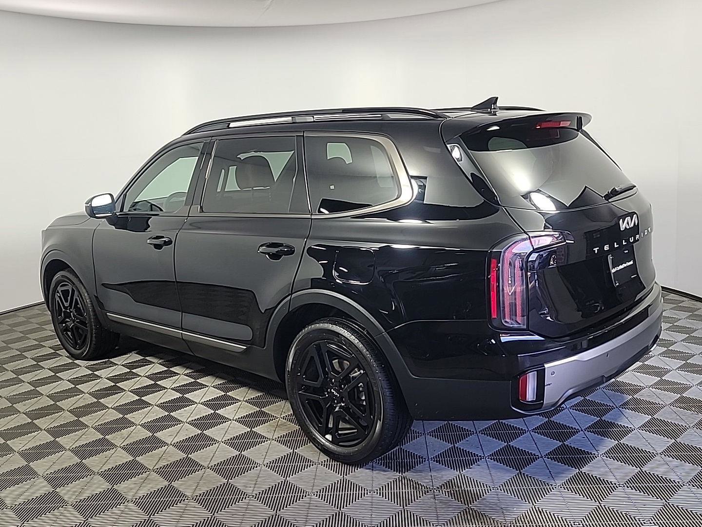 Used 2023 Kia Telluride EX X-Line image 11