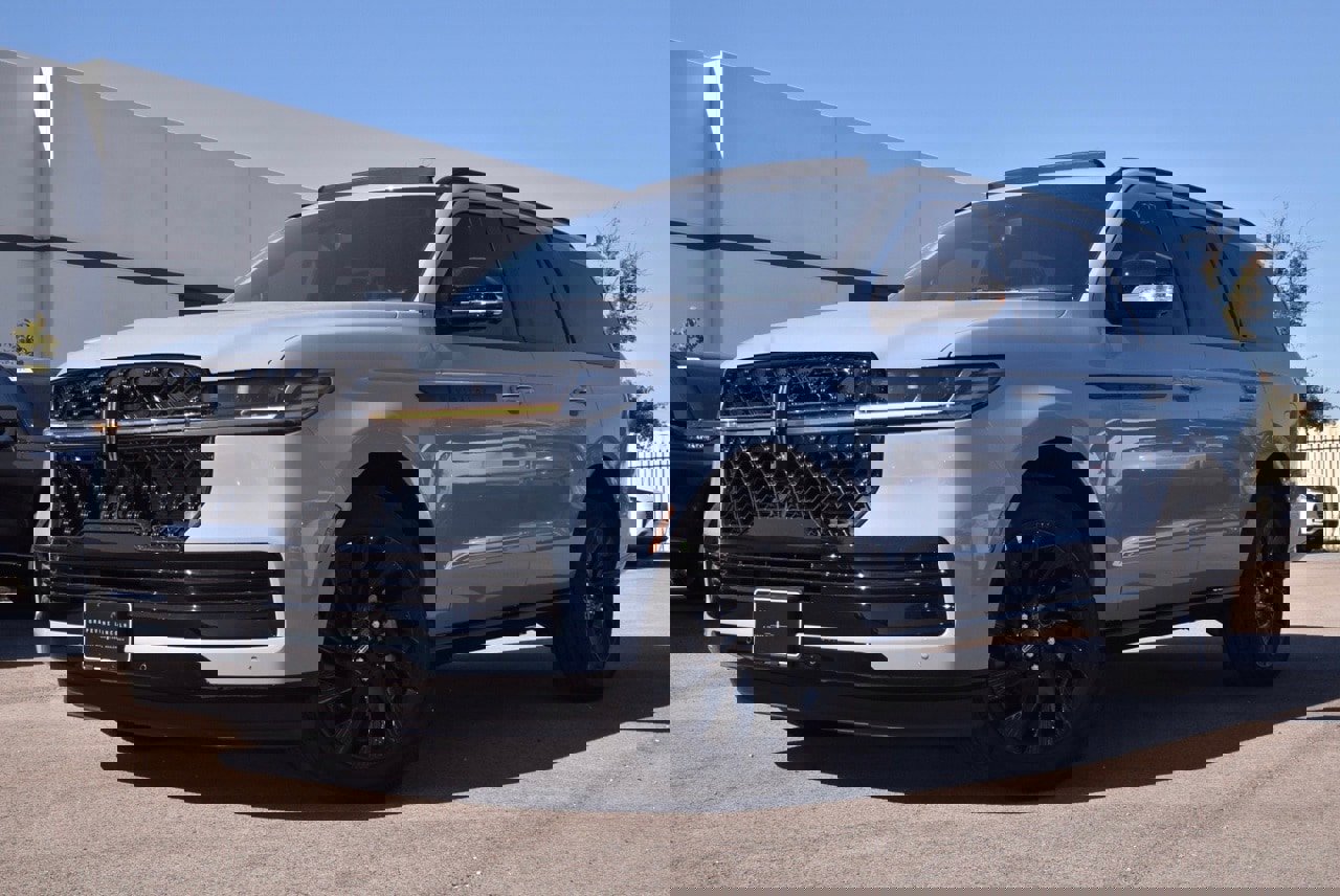 New 2025 Lincoln Navigator Reserve w/ Jet Appearance Package image 8