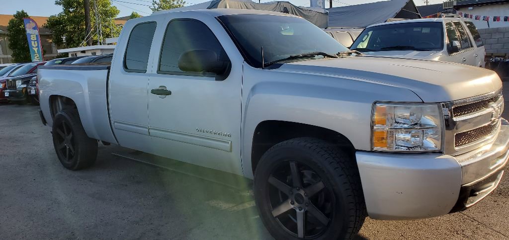 Used 2011 Chevrolet Silverado 1500 LS AWD/4WD image 2