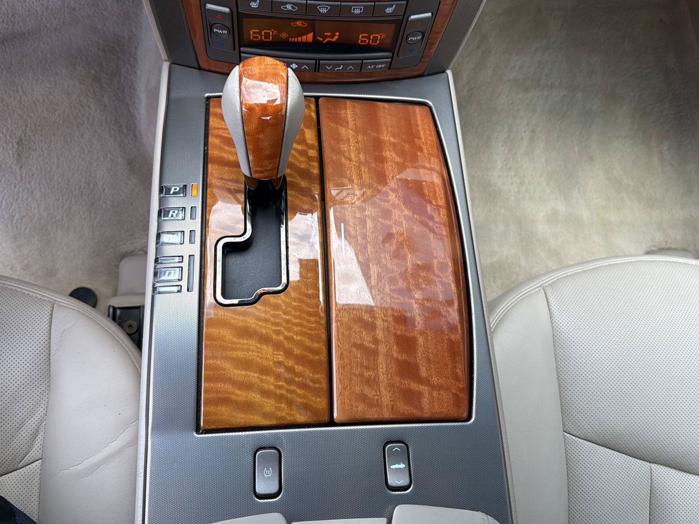 Used 2006 Cadillac XLR RWD image 26