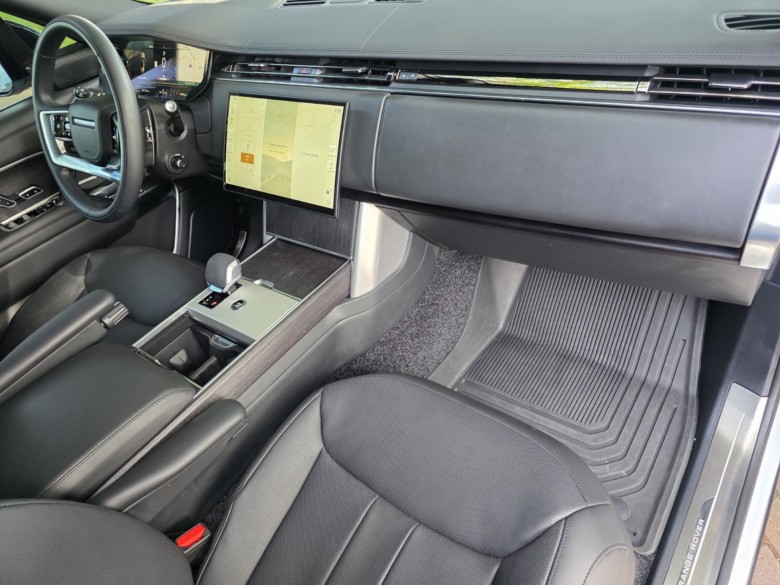 Certified 2025 Land Rover Range Rover SE AWD/4WD image 26