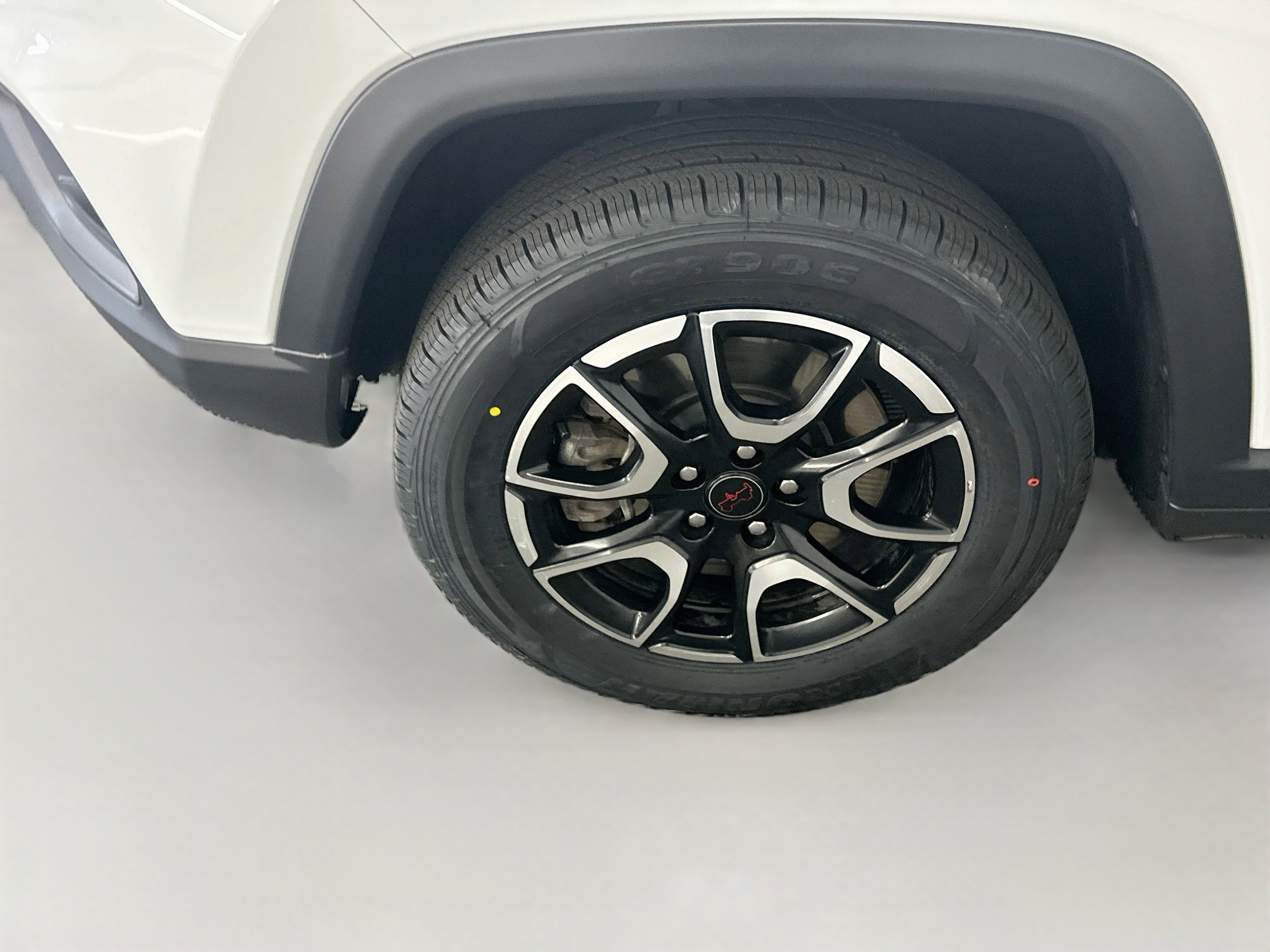 Used 2025 Jeep Compass Trailhawk w/ Trailer Tow Group AWD/4WD image 11
