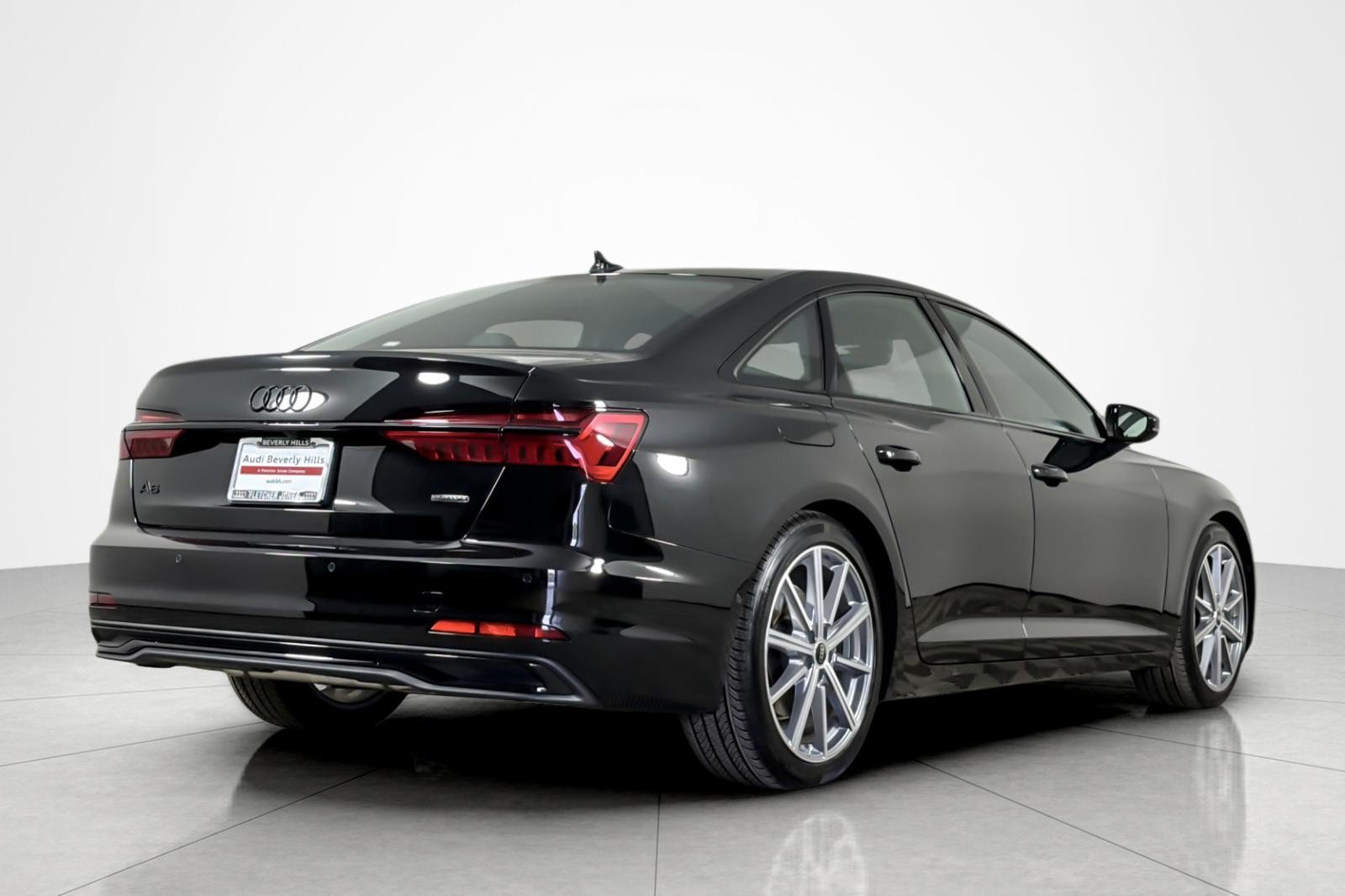 Used 2025 Audi A6 Premium Plus w/ Premium Plus Package AWD/4WD image 5