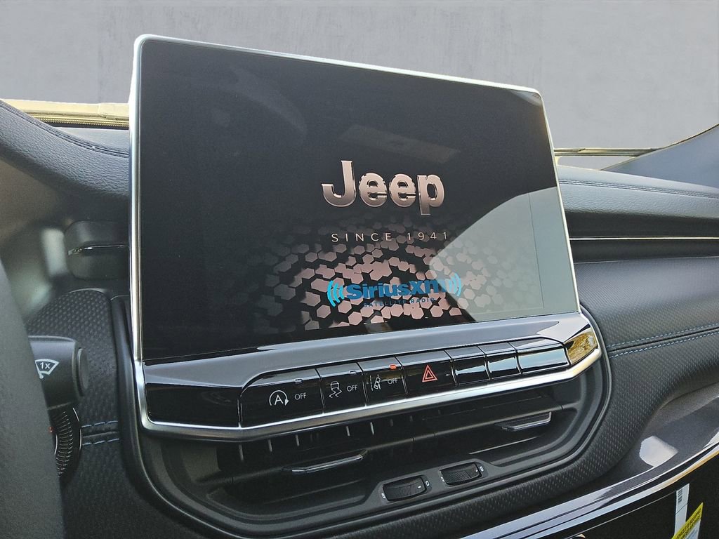 New 2026 Jeep Compass Latitude image 19