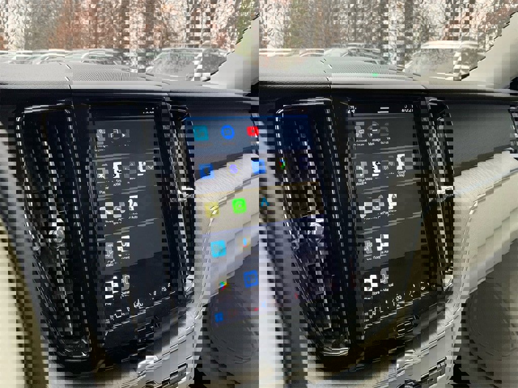 Certified 2023 Volvo XC60 B5 Plus image 20