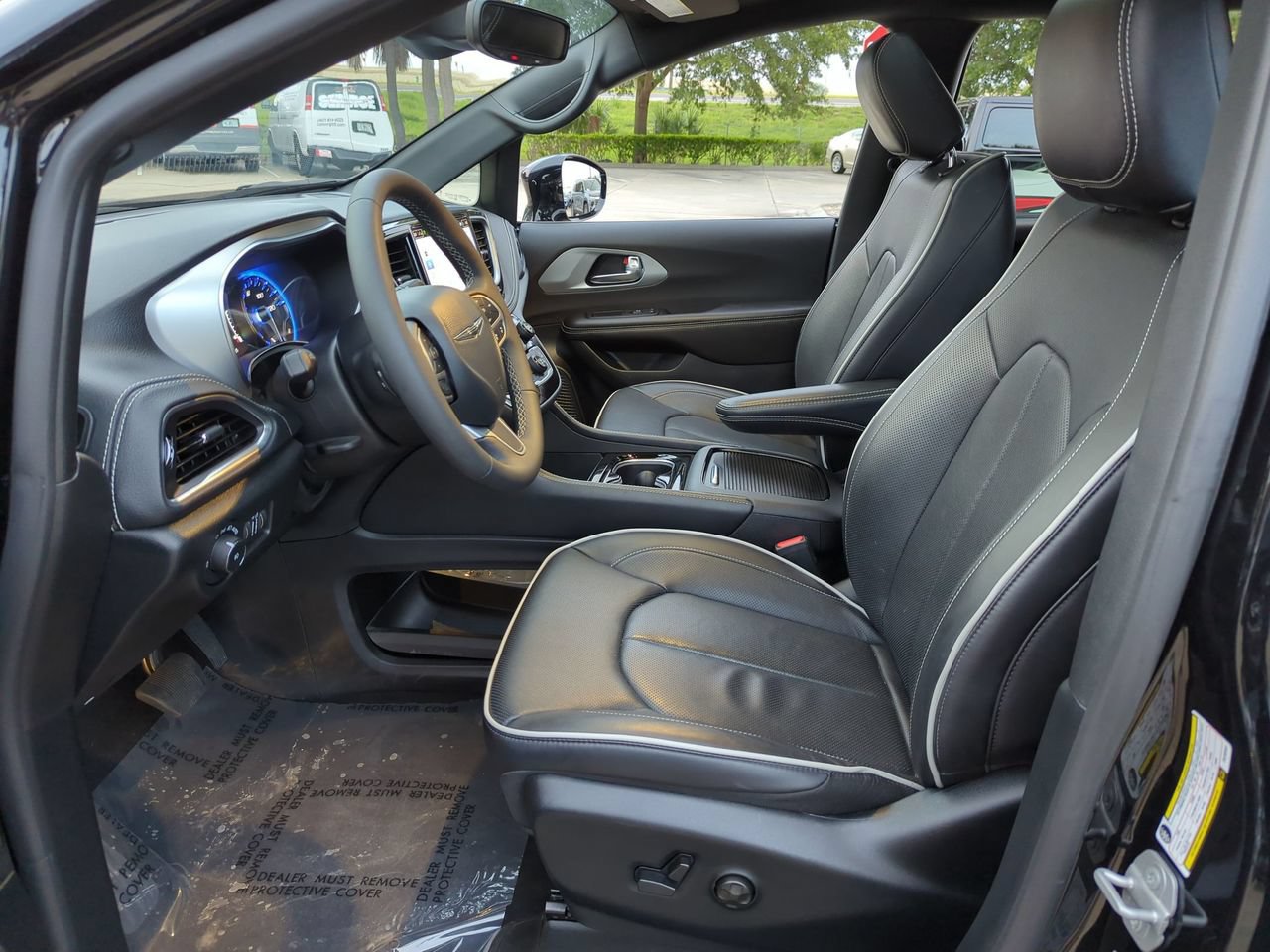 Used 2026 Chrysler Pacifica Limited FWD image 18