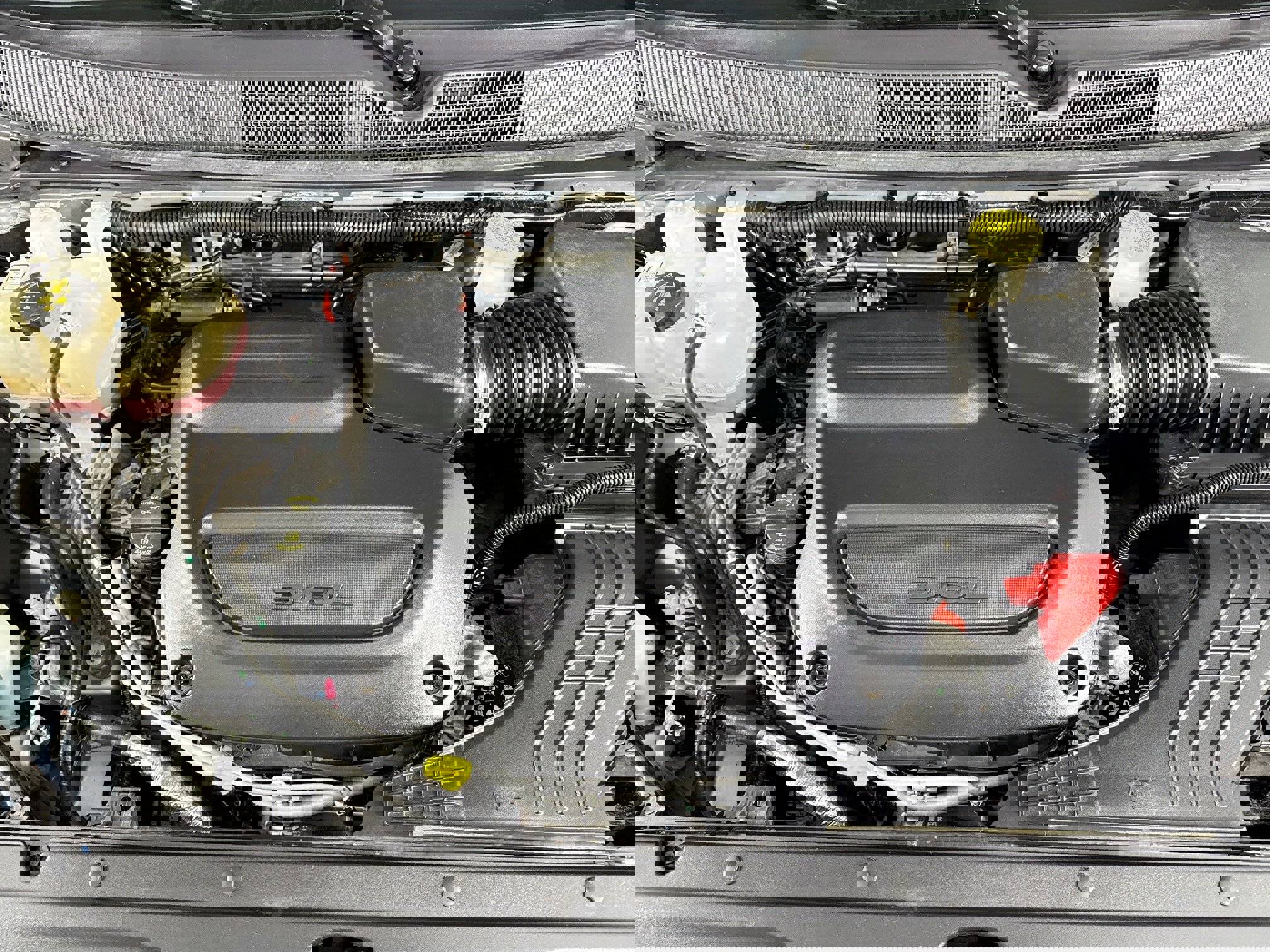 Used 2023 Chrysler Voyager LX image 14