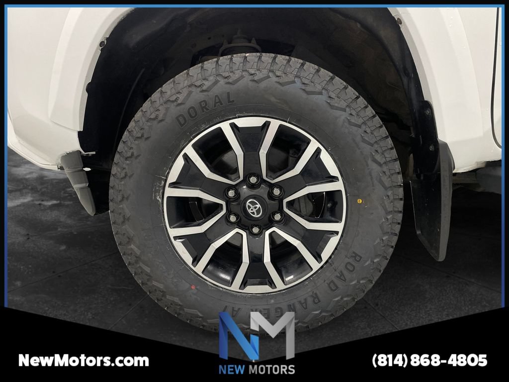Used 2022 Toyota Tacoma TRD Sport AWD/4WD image 12