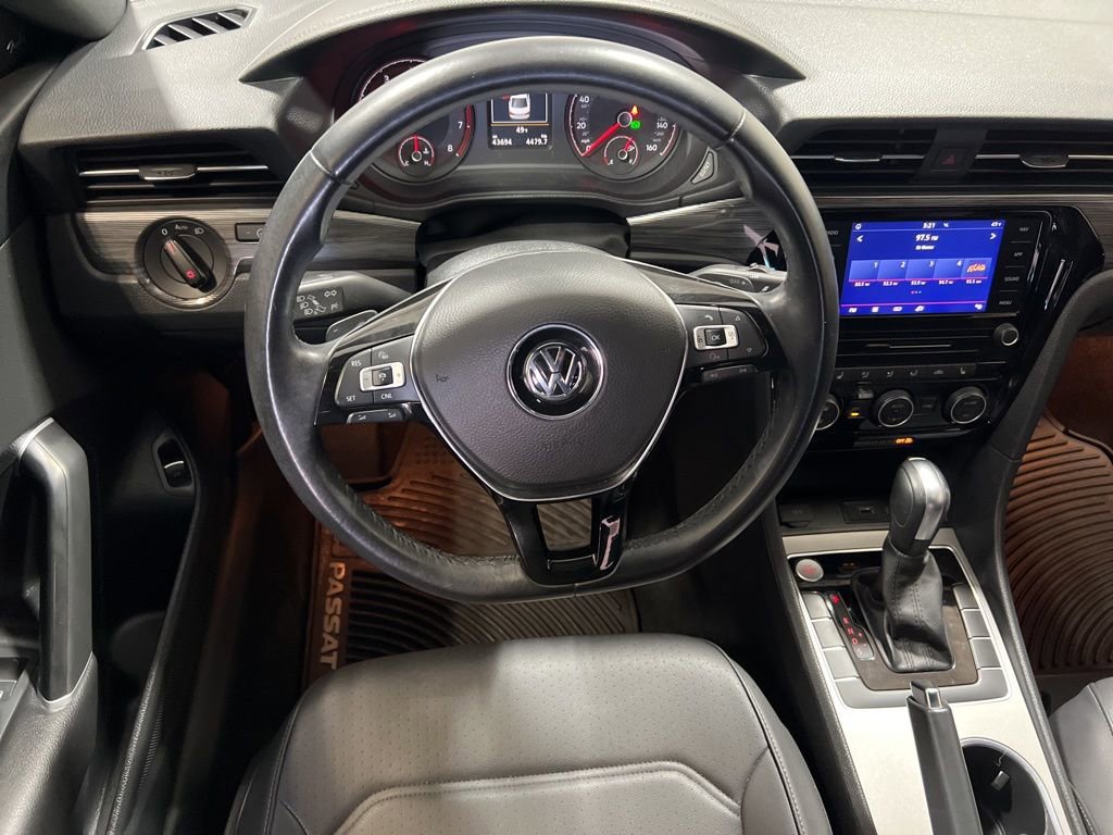 Used 2022 Volkswagen Passat 2.0T R-Line image 22