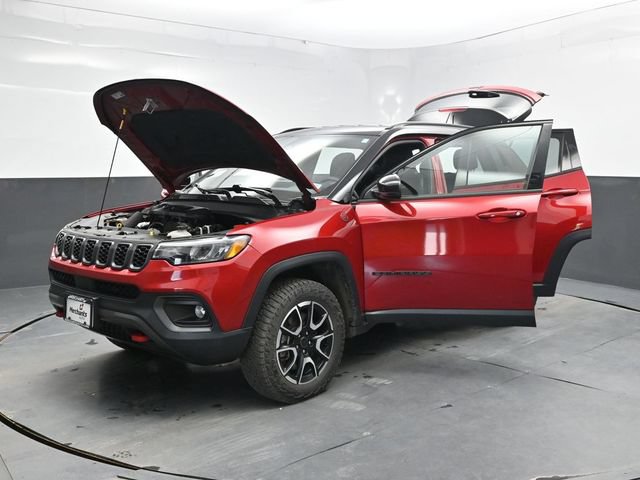 Used 2025 Jeep Compass Trailhawk AWD/4WD image 47