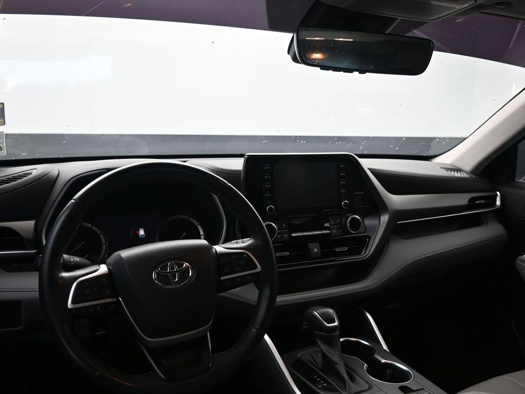 Used 2022 Toyota Highlander XLE image 22