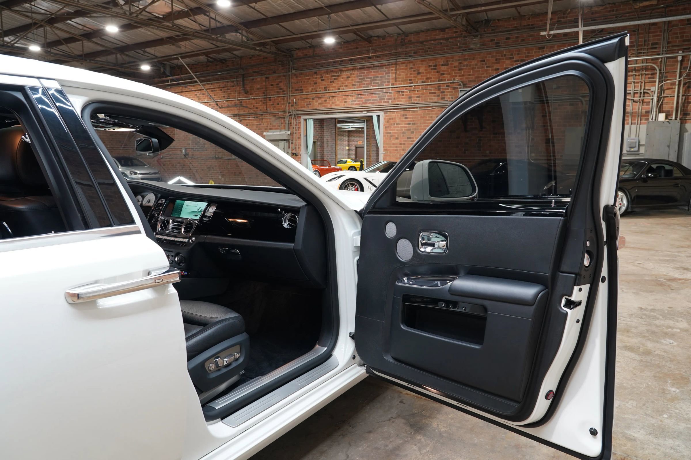 Used 2015 Rolls-Royce Ghost image 50