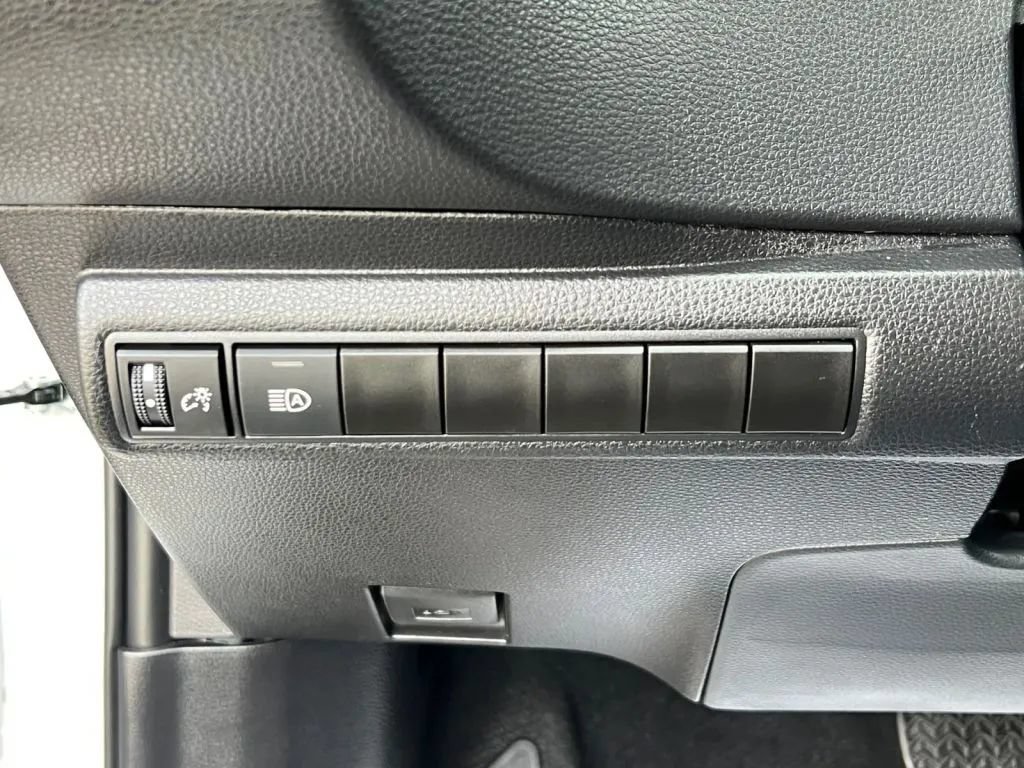 Used 2026 Toyota Corolla LE FWD image 46
