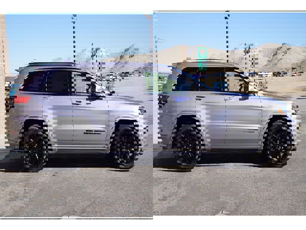 Used 2019 Jeep Grand Cherokee Altitude image 4