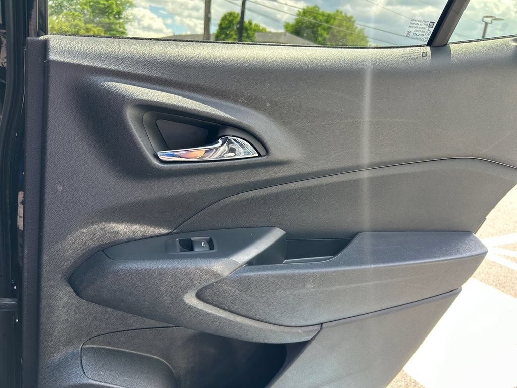 Used 2024 Chevrolet Trax RS w/ Sunroof Package FWD image 19