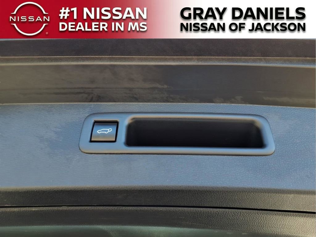 Used 2024 Toyota Highlander LE image 9