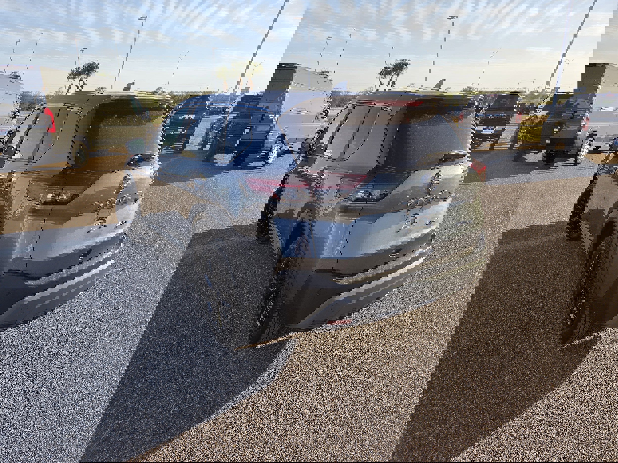 Used 2022 Nissan Rogue SV image 5