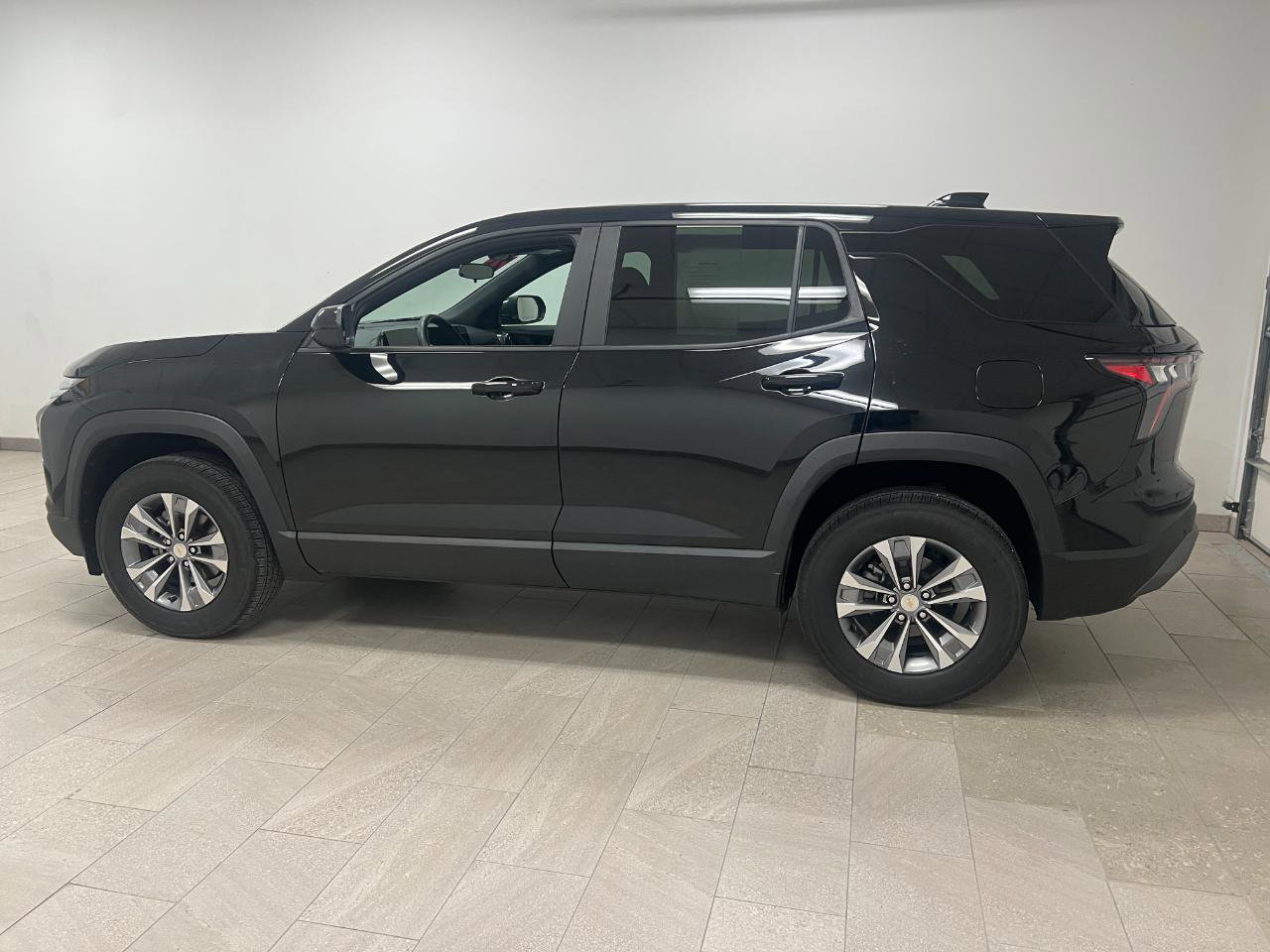 Used 2025 Chevrolet Equinox LT FWD image 15