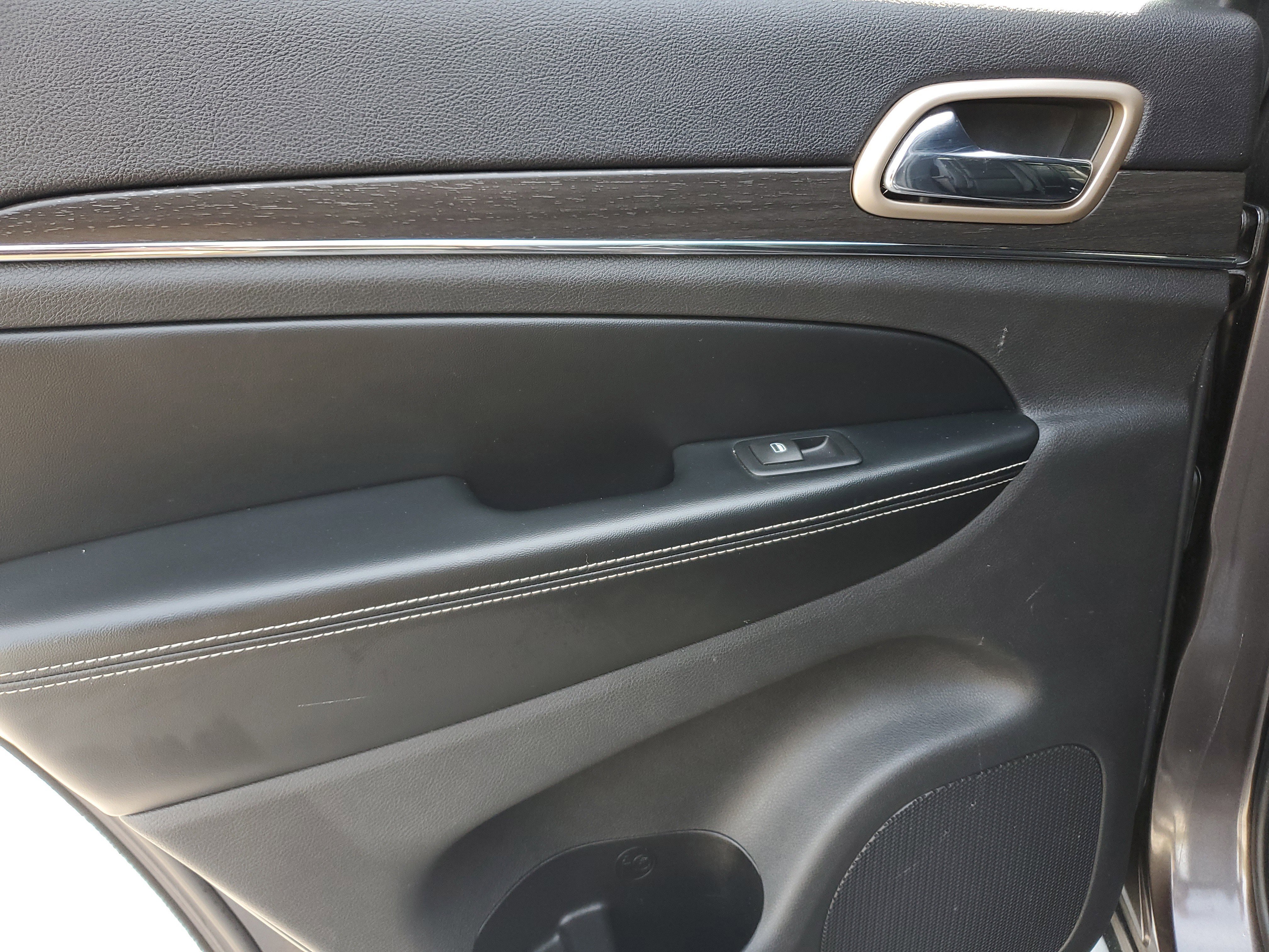 Used 2017 Jeep Grand Cherokee Limited RWD image 13