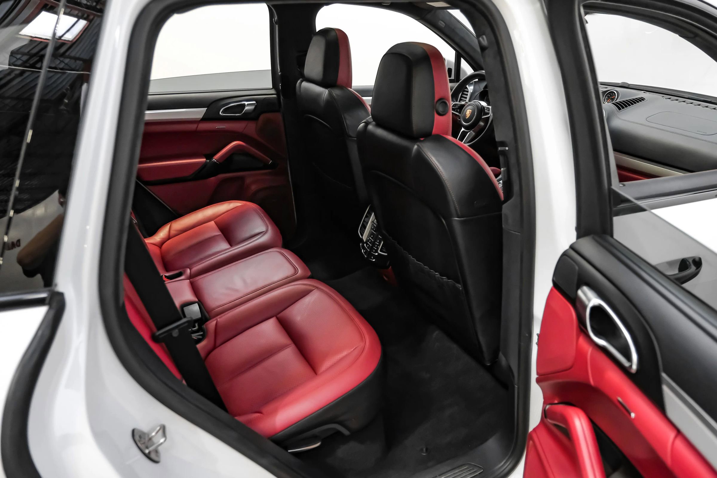 Used 2017 Porsche Cayenne GTS image 29