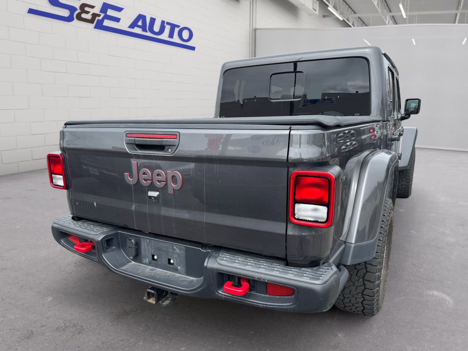 Used 2023 Jeep Gladiator Rubicon w/ Dual Top Group AWD/4WD image 8