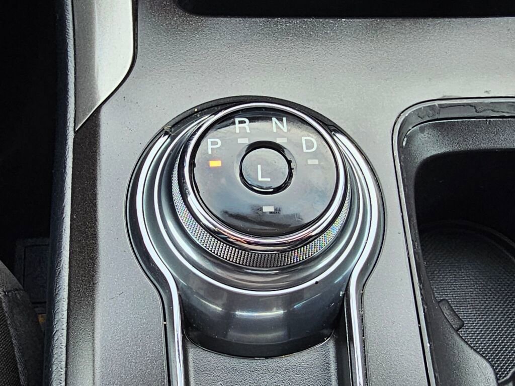 Used 2018 Ford Fusion SE FWD image 28