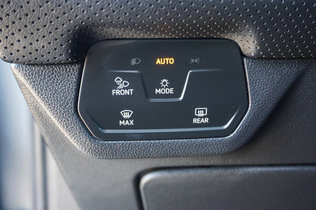 Used 2025 Volkswagen Atlas SE AWD/4WD image 15