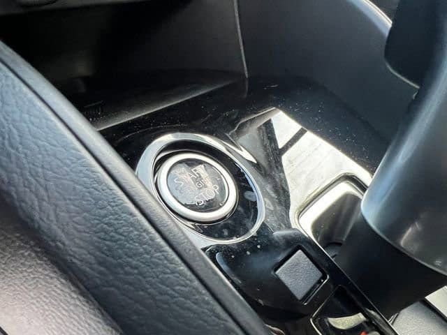 New 2025 Nissan Versa SR w/ Trunk Package FWD image 27