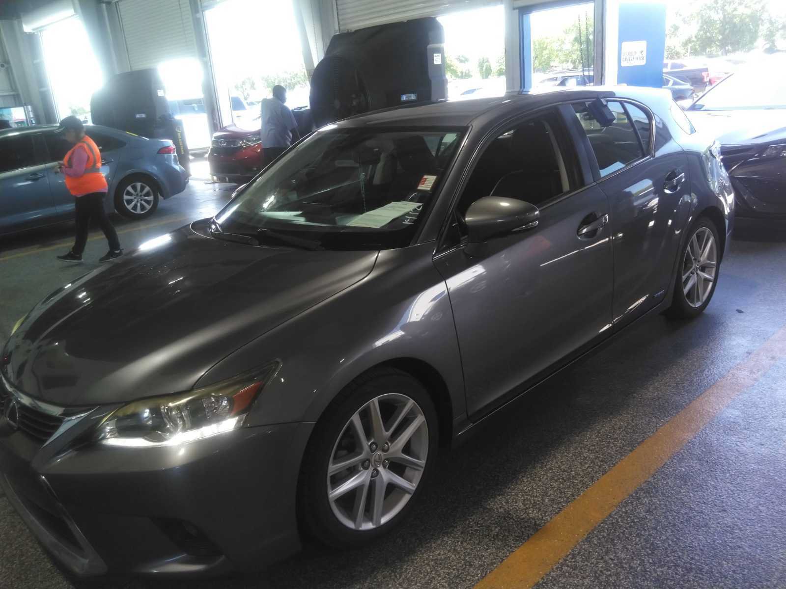 Used 2016 Lexus CT 200h w/ Navigation Package FWD image 1