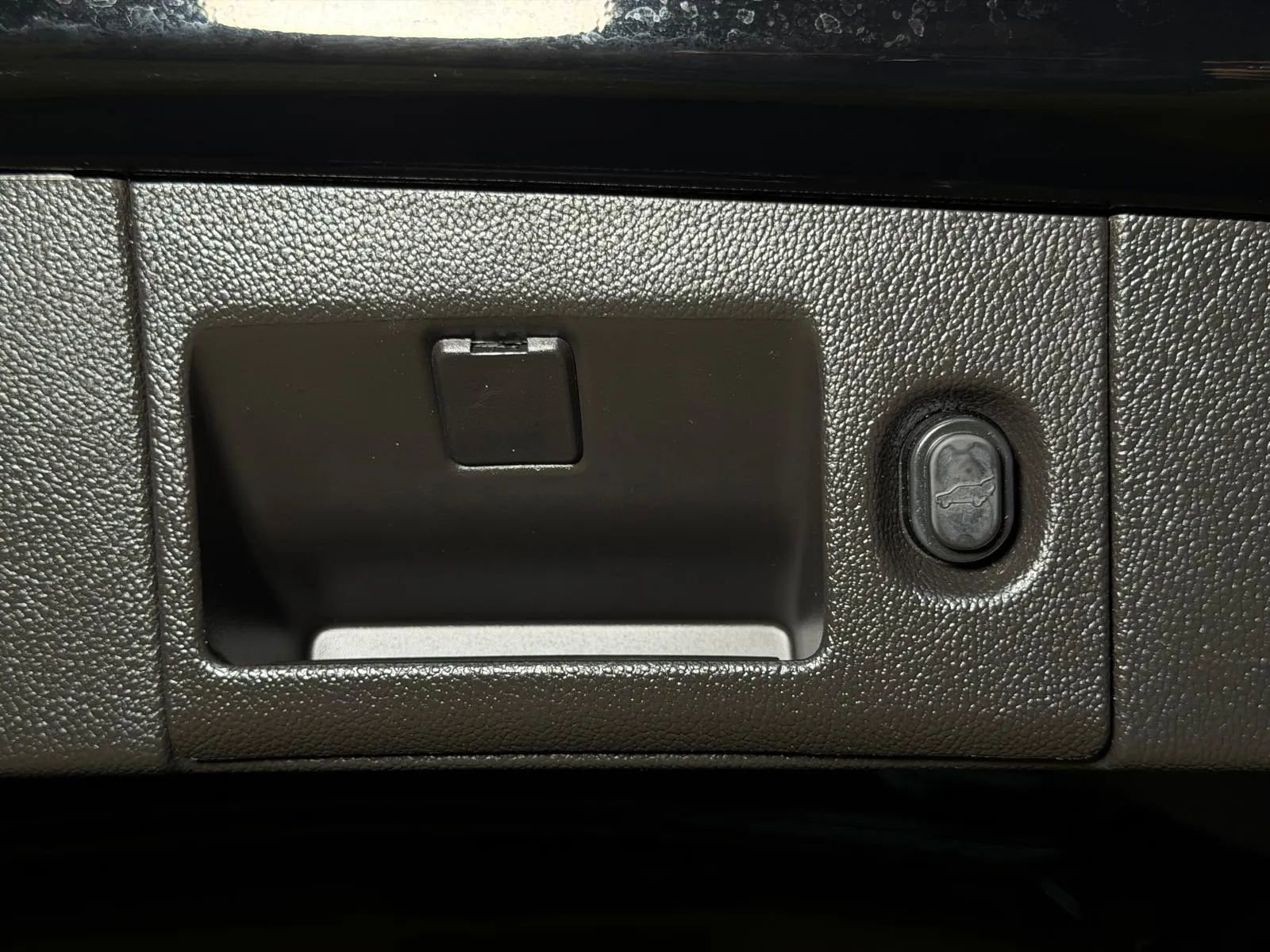 Used 2015 Cadillac Escalade Premium AWD/4WD image 13