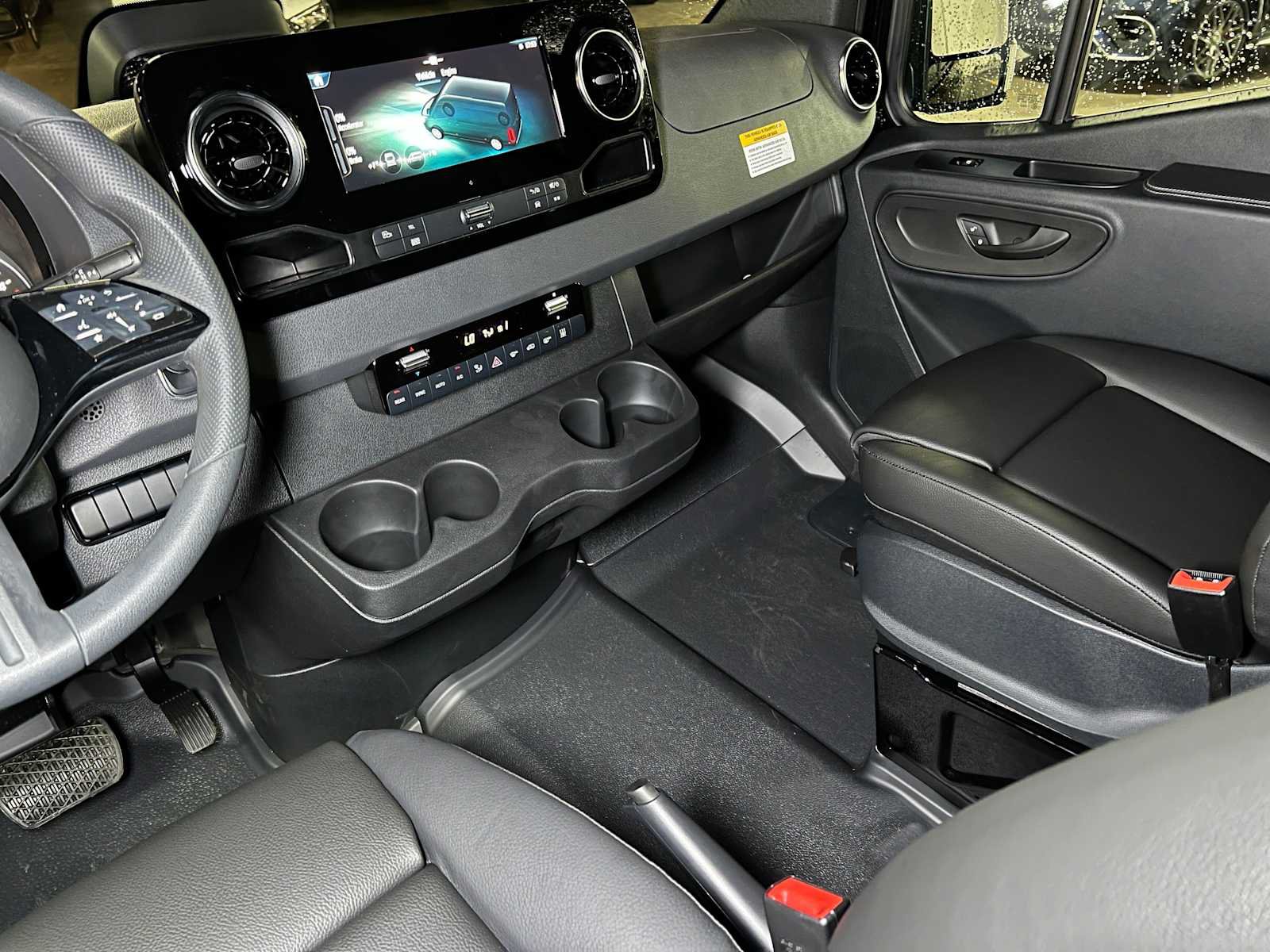 Used 2025 Mercedes-Benz Sprinter 2500 image 40