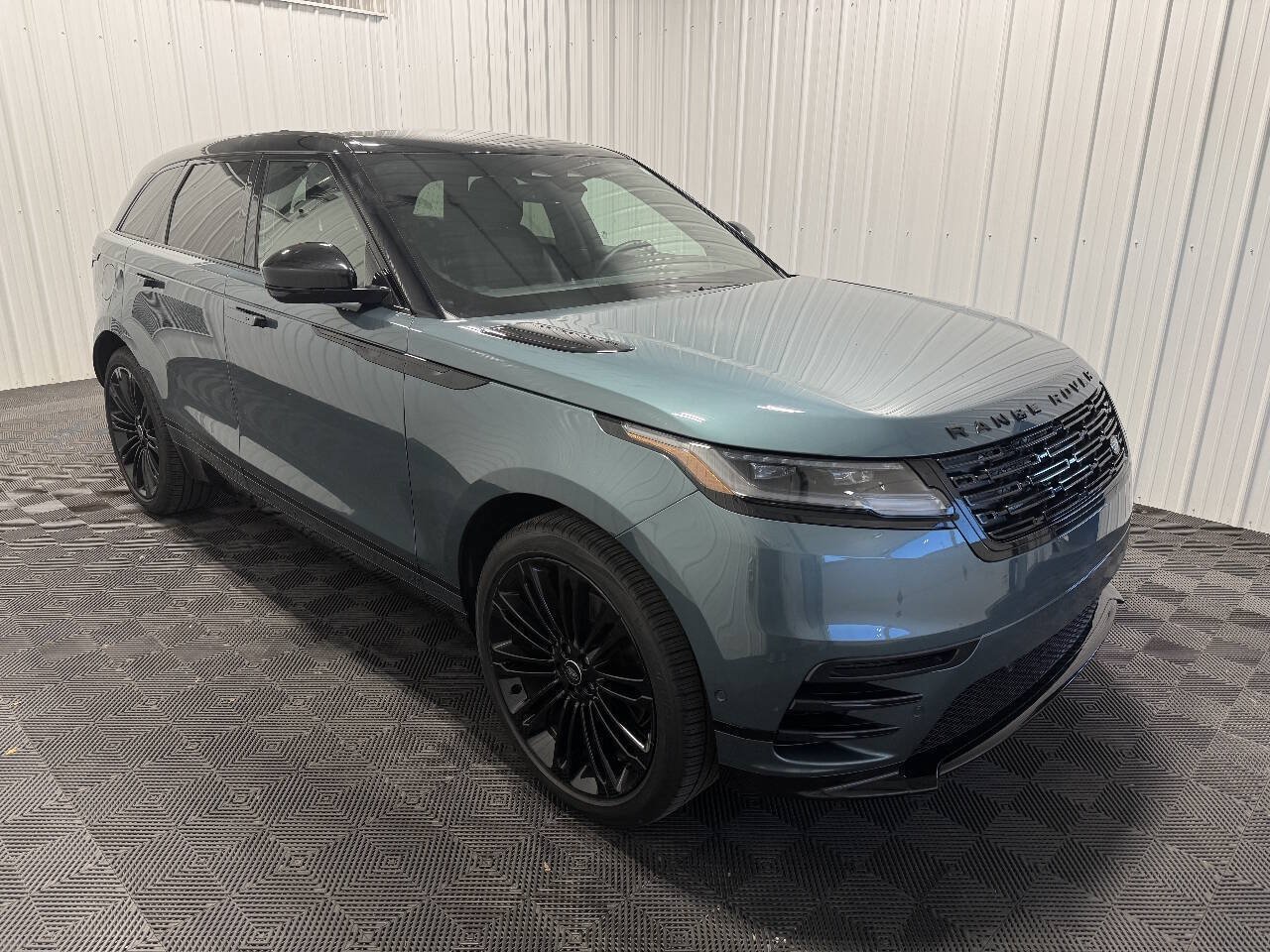 Used 2026 Land Rover Range Rover Velar Dynamic SE AWD/4WD image 2