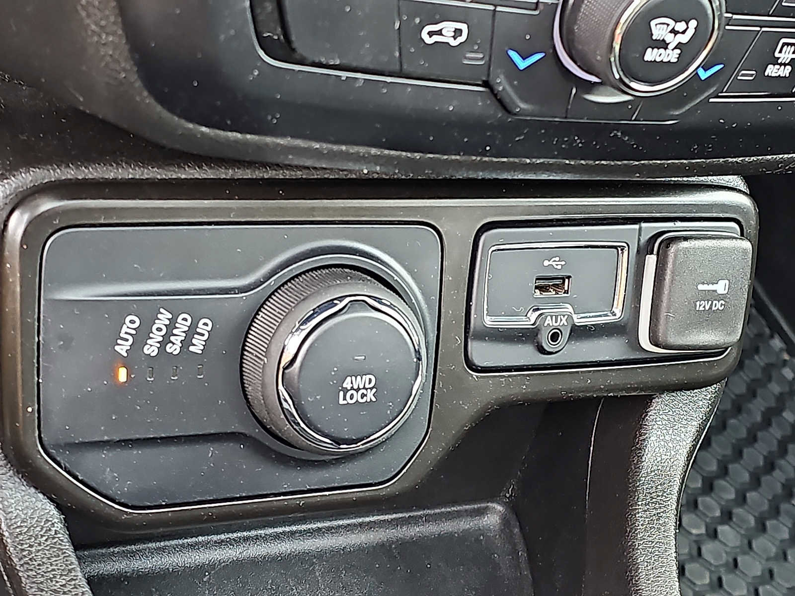Used 2023 Jeep Renegade Latitude w/ Sun & Fun Group AWD/4WD image 24