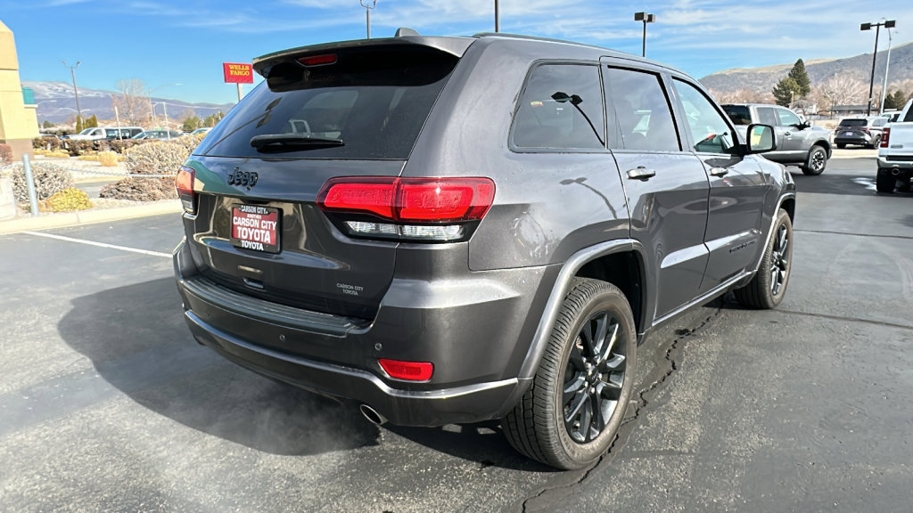 Used 2021 Jeep Grand Cherokee Laredo X image 3