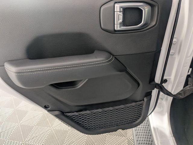 Used 2023 Jeep Wrangler Sahara w/ LED Lighting Group AWD/4WD image 27