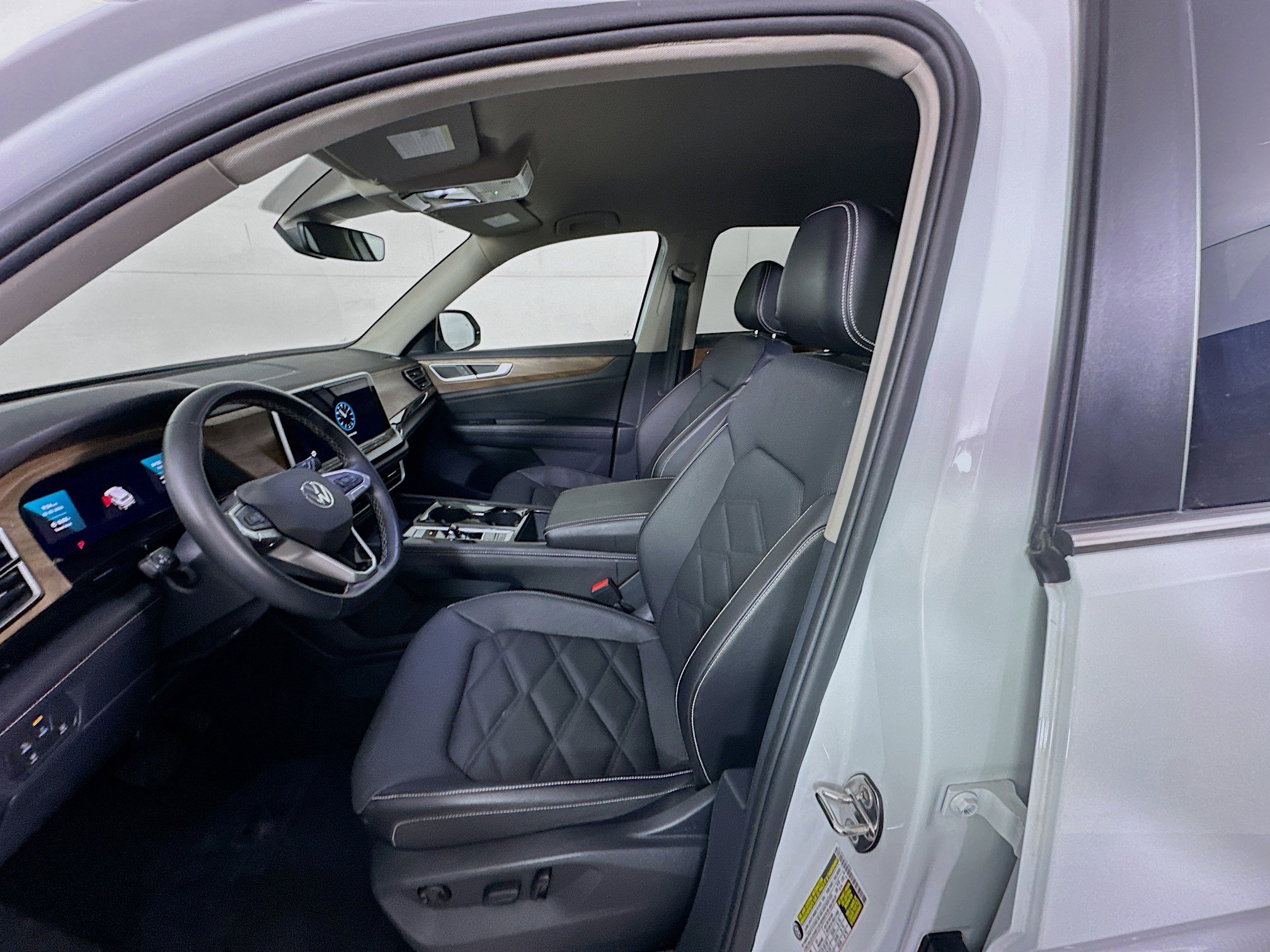 Used 2025 Volkswagen Atlas SE image 13