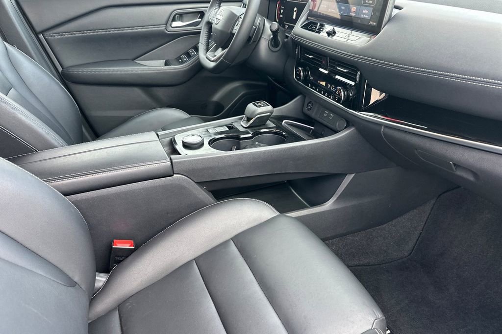 Used 2026 Nissan Rogue SL image 16