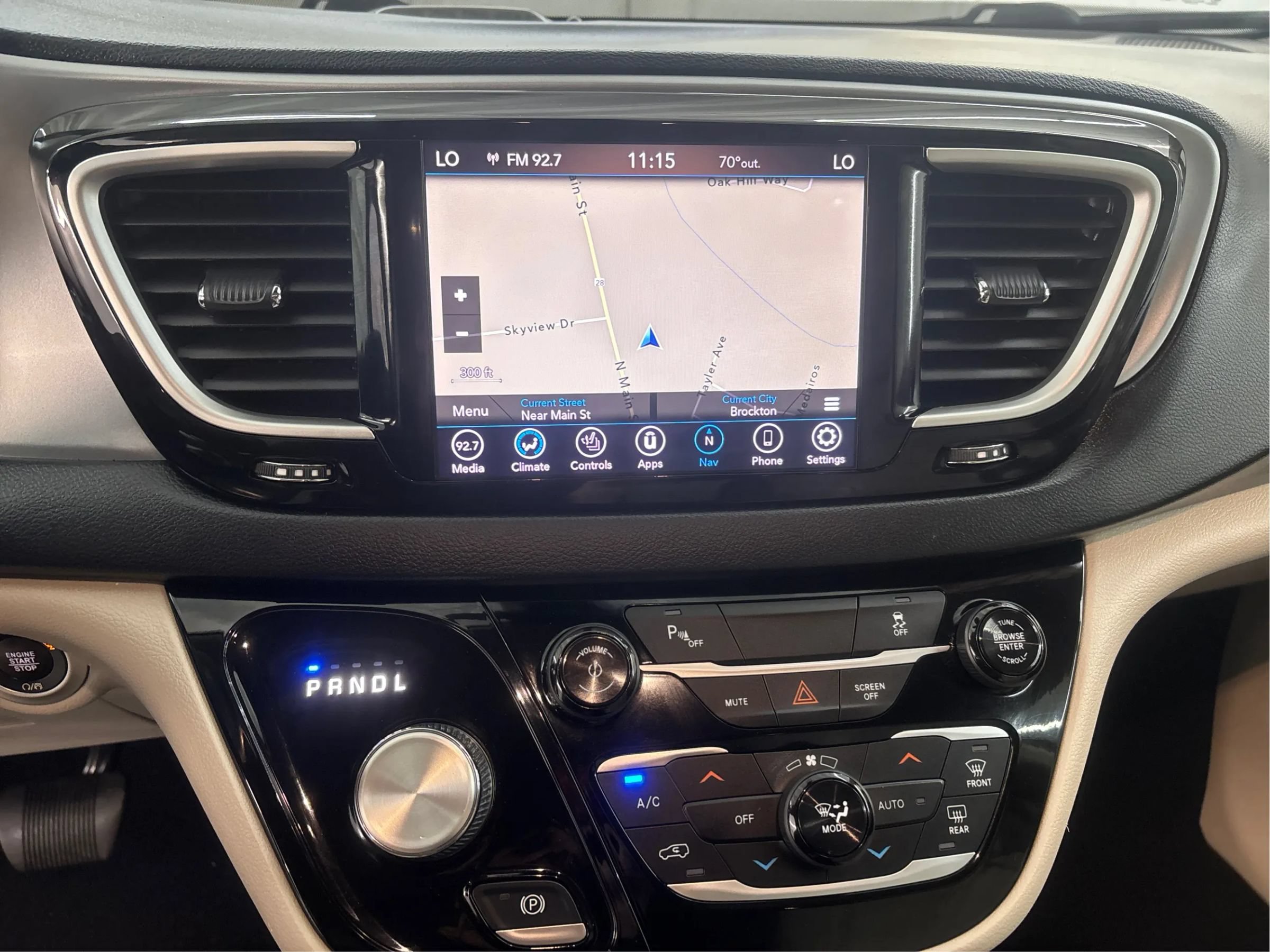 Used 2020 Chrysler Pacifica Touring-L FWD image 34