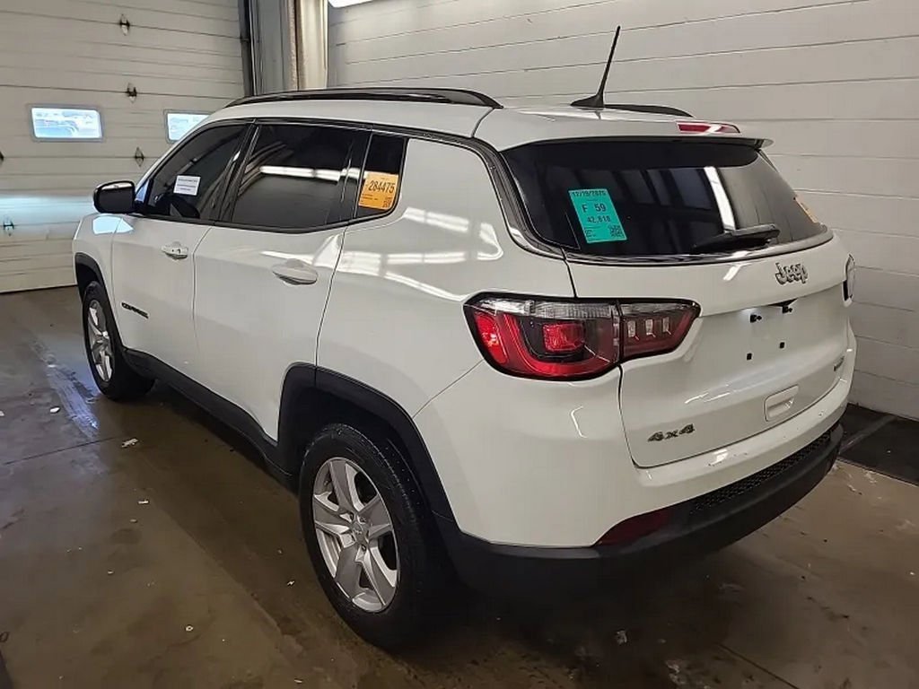 Used 2022 Jeep Compass Latitude w/ Sun and Sound Group image 3