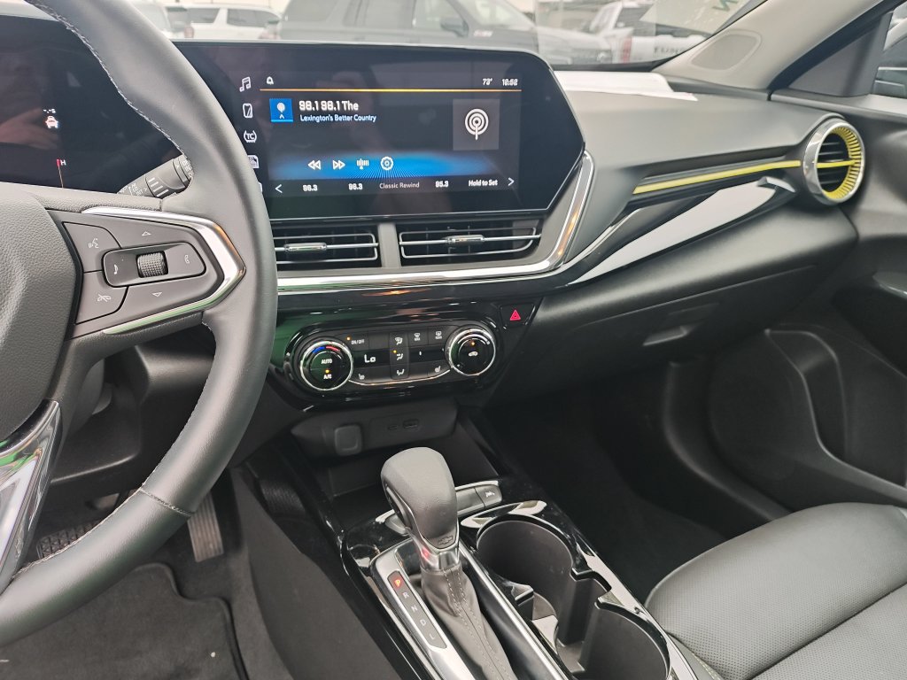 Used 2025 Chevrolet Trax ACTIV w/ Driver Confidence Package FWD image 22