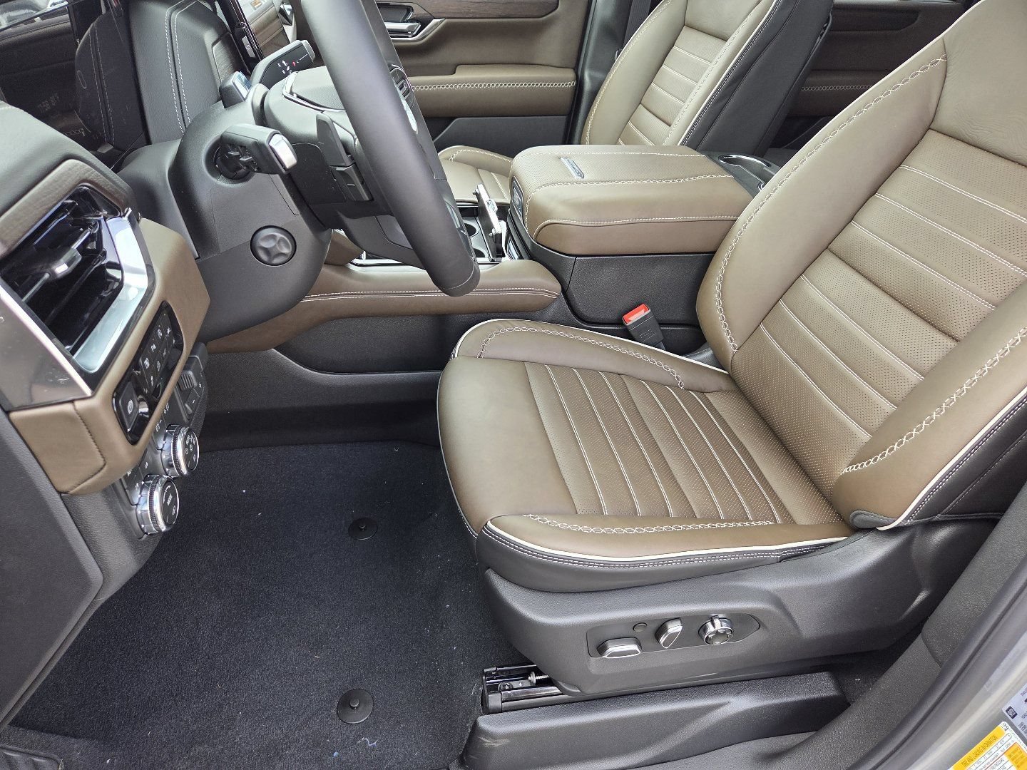 New 2026 GMC Yukon XL Denali Ultimate w/ LPO, Floor Liner Package AWD/4WD image 33