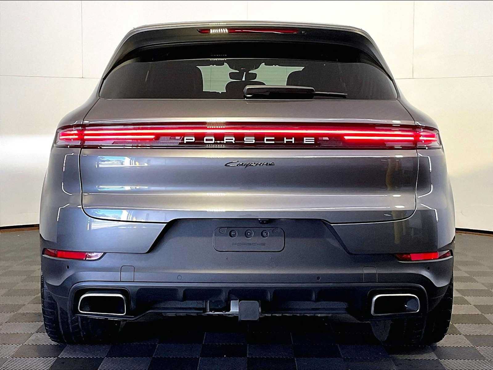 Certified 2024 Porsche Cayenne AWD/4WD image 6